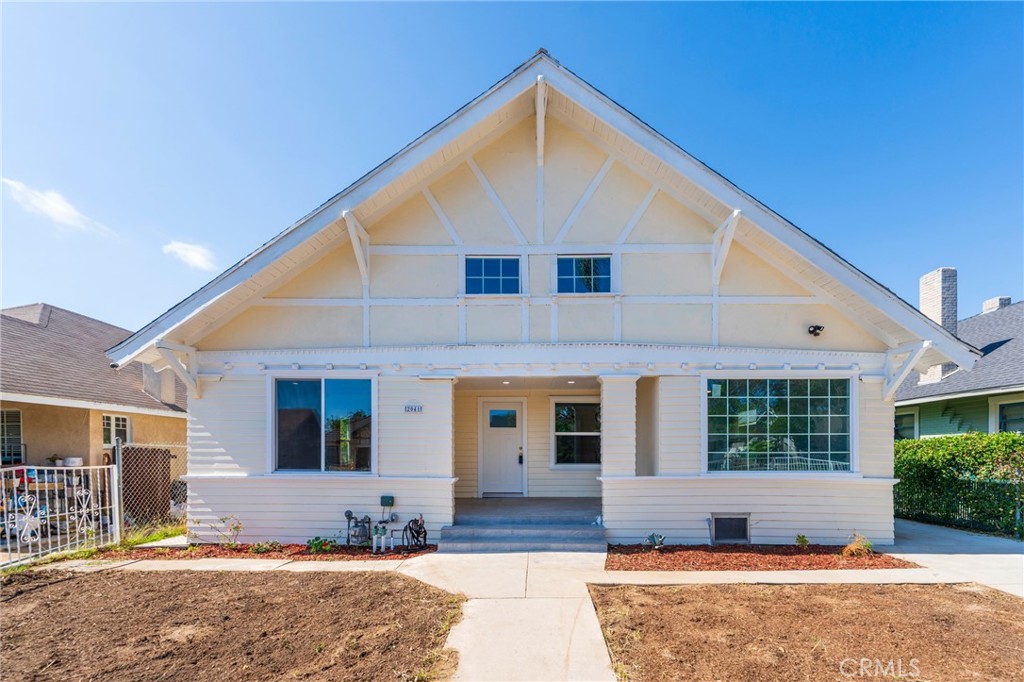 2041 W 29th Place