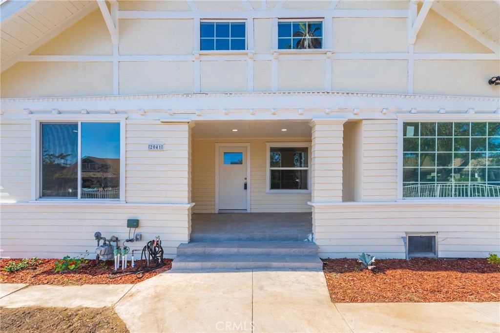 2041 W 29th Place