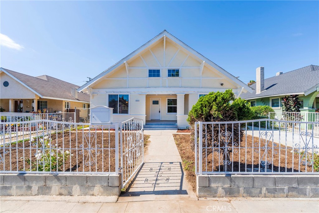 2041 W 29th Place