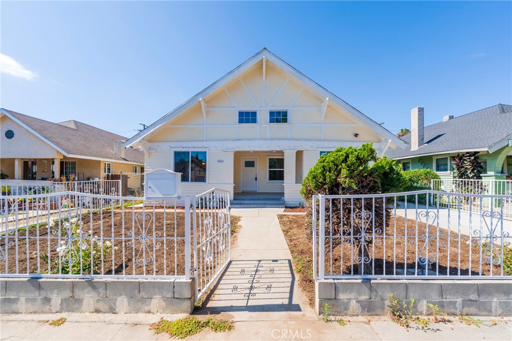 2041 W 29th Place