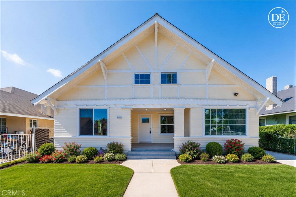2041 W 29th Place