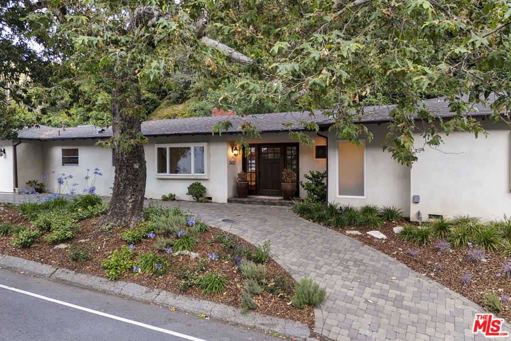 3452 Mandeville Canyon Road