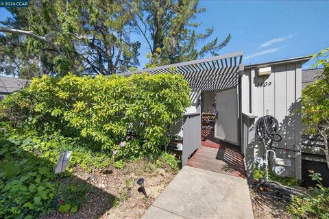 Photo of 1509 Ashwood Dr, Martinez, CA 94553 (MLS # 41127659)