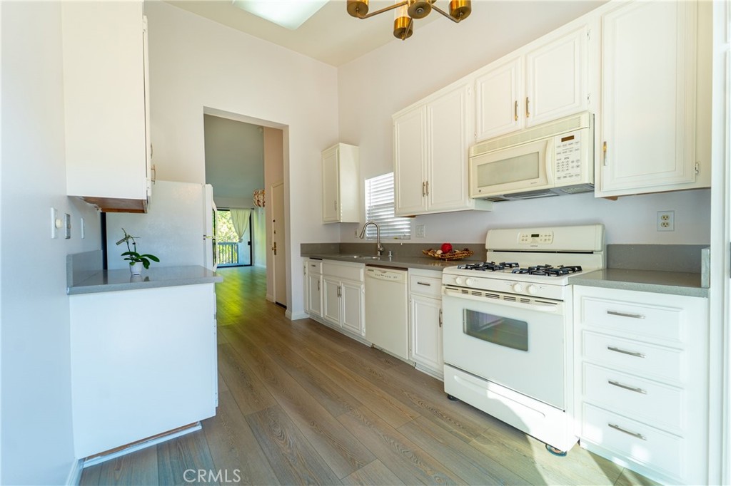 2542 W Macarthur 134