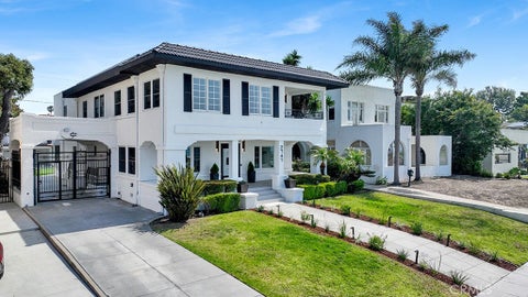 Photo of 2747 E Ocean Boulevard, Long Beach, CA 90803 (MLS # RS26105154)