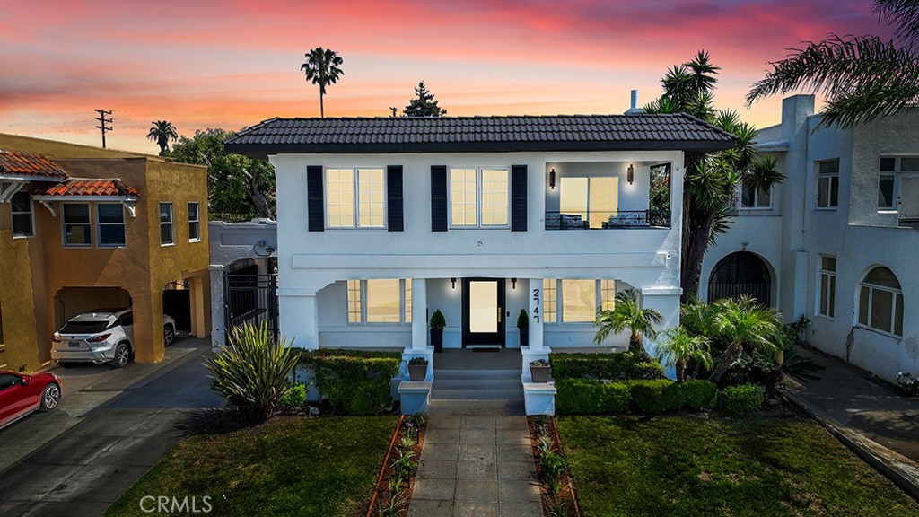 2747 E Ocean Boulevard