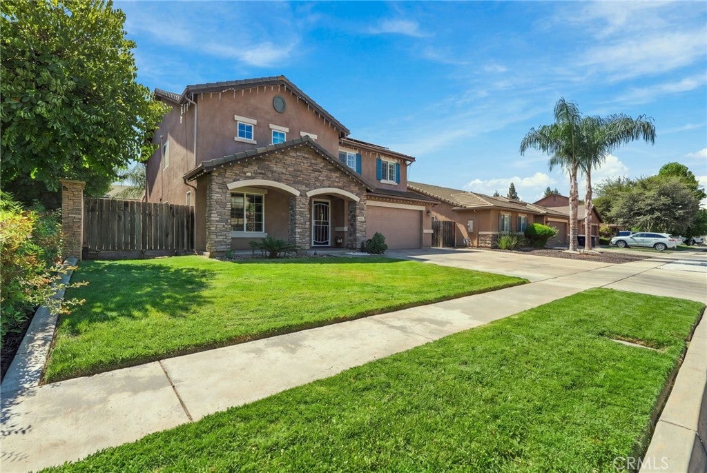 2631 E Parkview