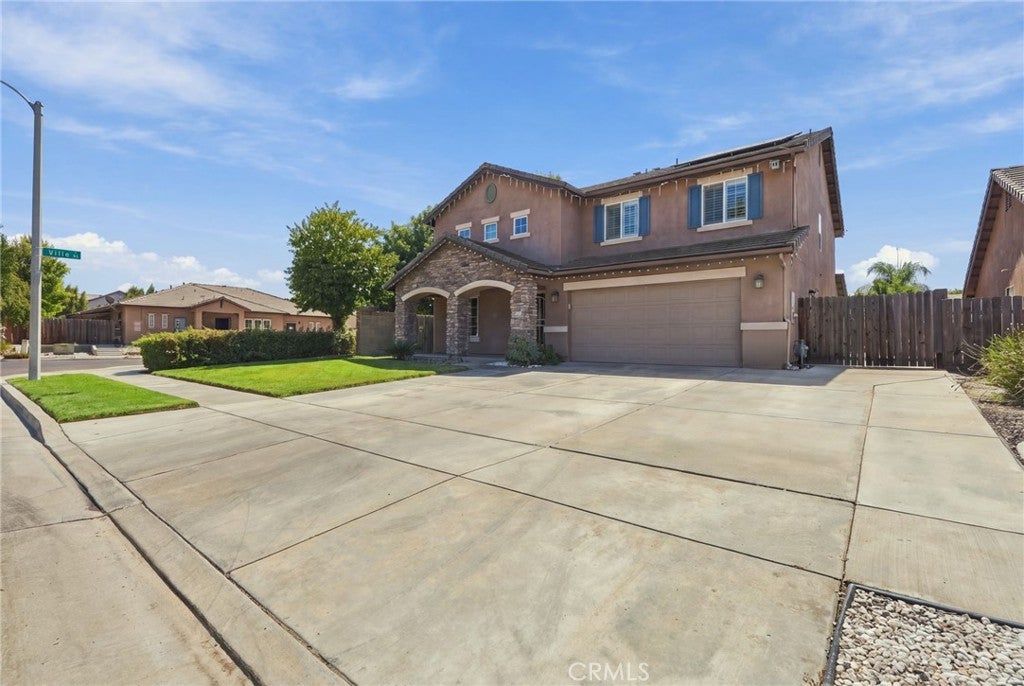 2631 E Parkview