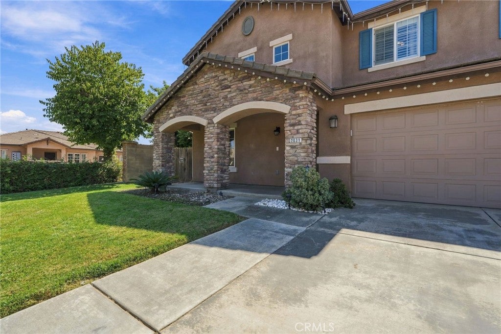 2631 E Parkview
