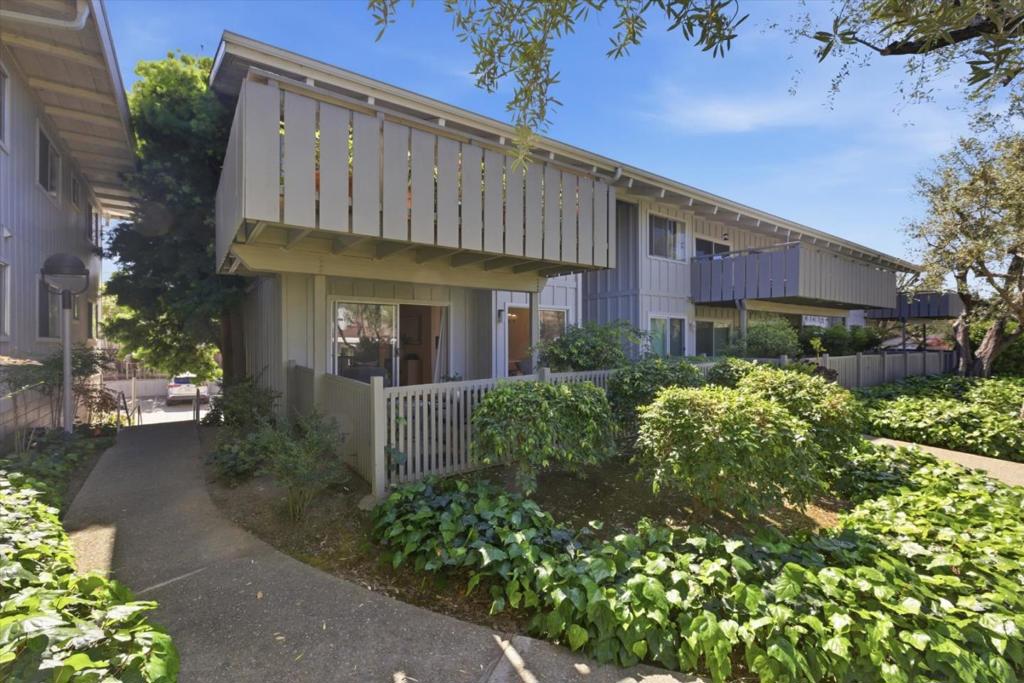 255 S Rengstorff Avenue 7