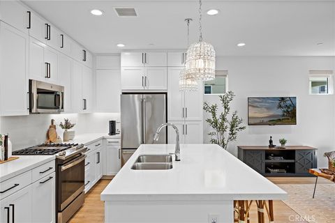 Photo of 331 Harvest Drive, Rancho Mission Viejo, CA 92694 (MLS # OC25230649)