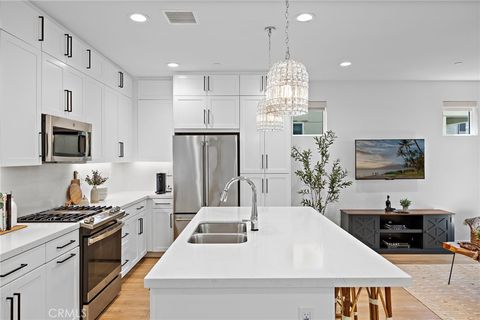 Photo of 331 Harvest Drive, Rancho Mission Viejo, CA 92694 (MLS # OC25230649)