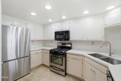 Tiny photo for 989 Inspiration Way, Ventura, CA 93001 (MLS # V1-35458)