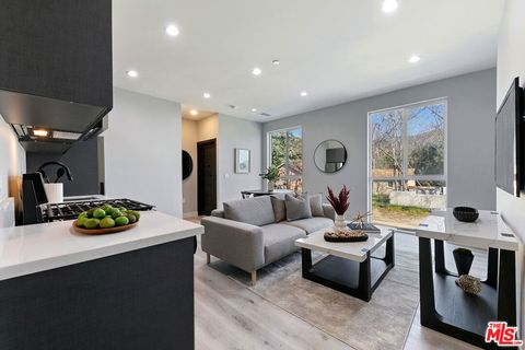 Photo of 15106 Roxford St #13627, Los Angeles, CA 91342 (MLS # 26650109)