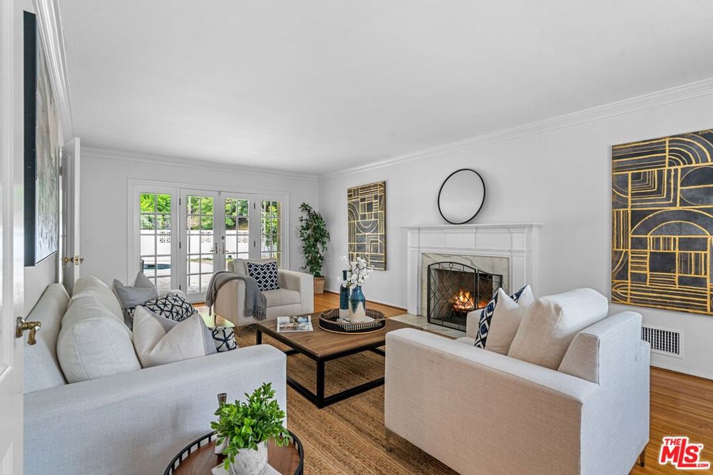 2427 Benedict Canyon Drive