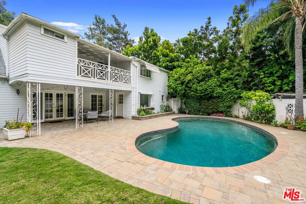 Photo of 2427 Benedict Canyon Drive, Beverly Hills, CA 90210 (MLS # 26997187)