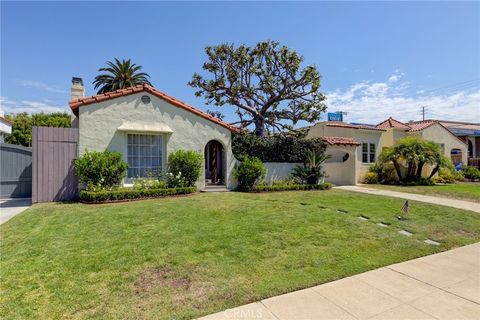 Photo of 2376 Selby Avenue, Los Angeles, CA 90064 (MLS # PV25264414)