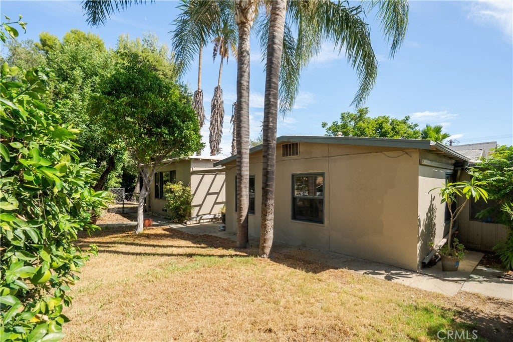 1195 N Campus Avenue