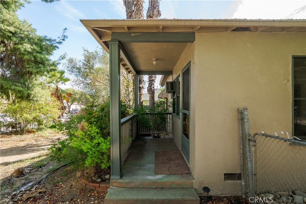 1195 N Campus Avenue
