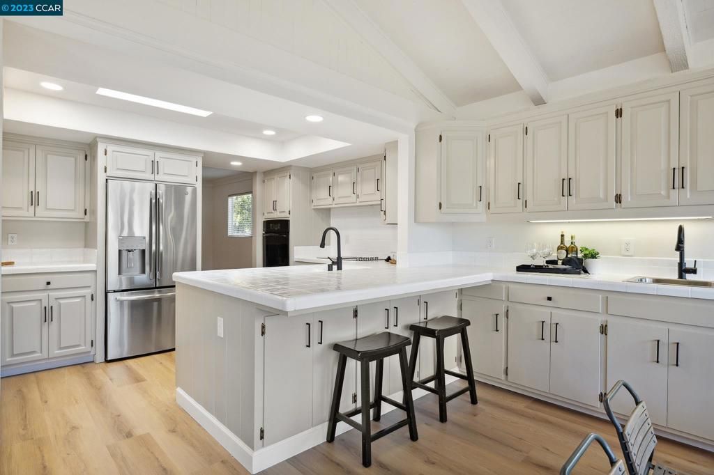 listing image 130721069025858216903