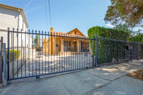 Photo of 4927 Lexington AVE, Los Angeles, CA 90029 (MLS # GD26174903)