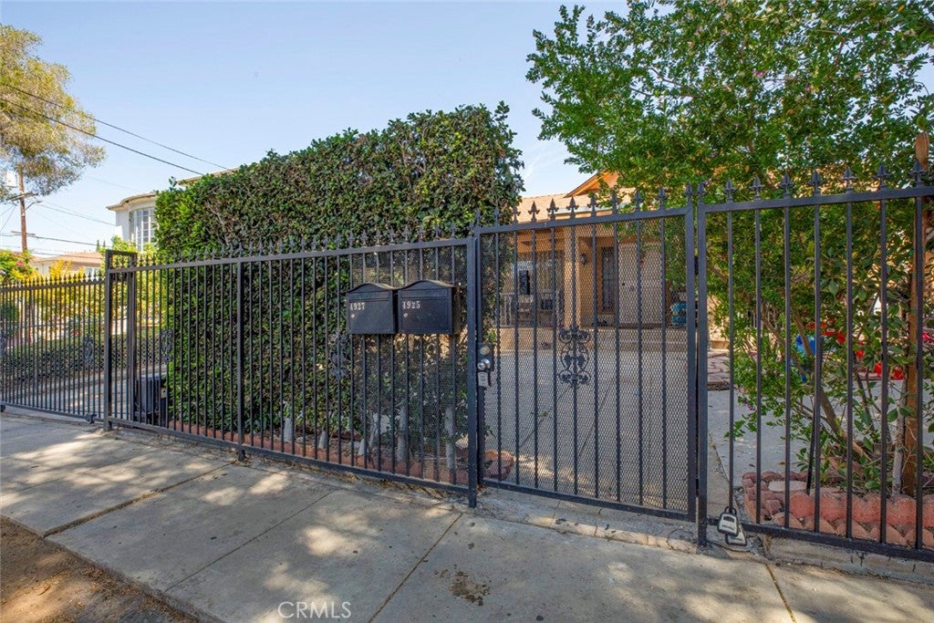 4927 Lexington