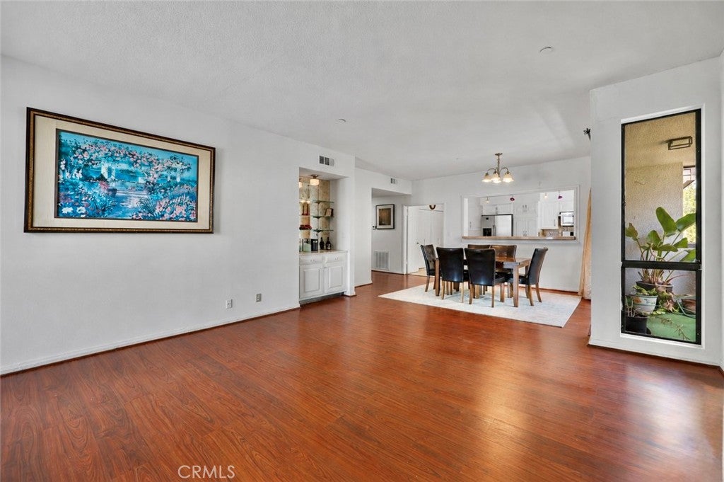 324 N Palm Drive 407