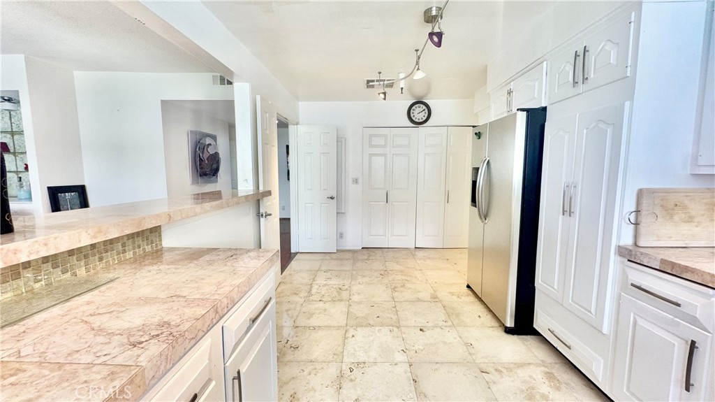 324 N Palm Drive 407