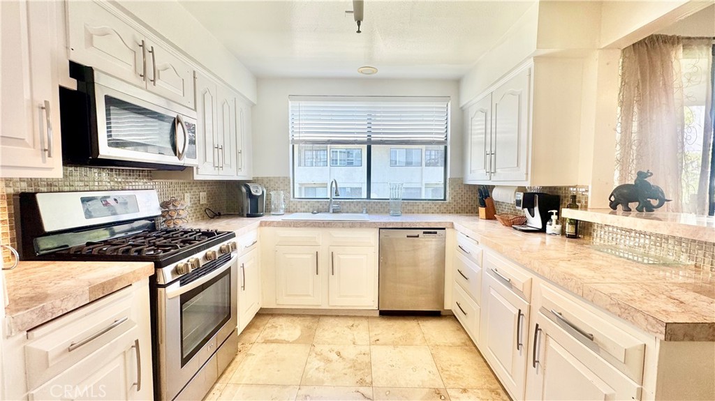 324 N Palm Drive 407