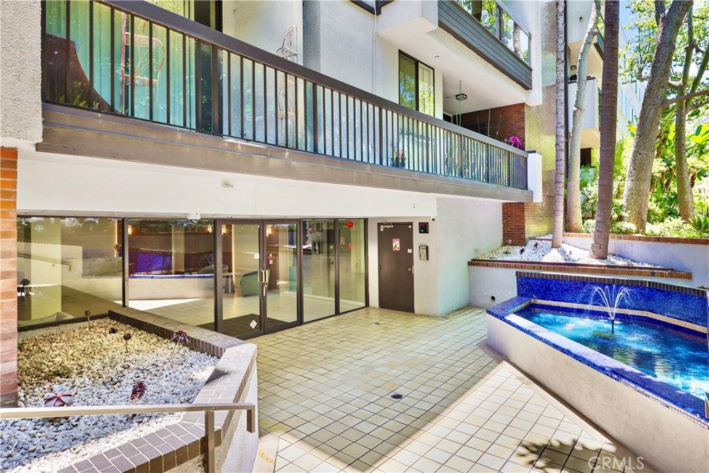 324 N Palm Drive 407
