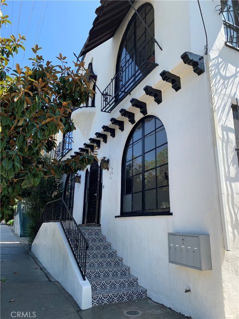 Photo of 2568 N Beachwood Drive, Los Angeles, CA 90068 (MLS # OC25201494)