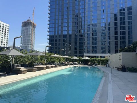 Photo of 1155 S Grand Avenue #910, Los Angeles, CA 90015 (MLS # 25622763)