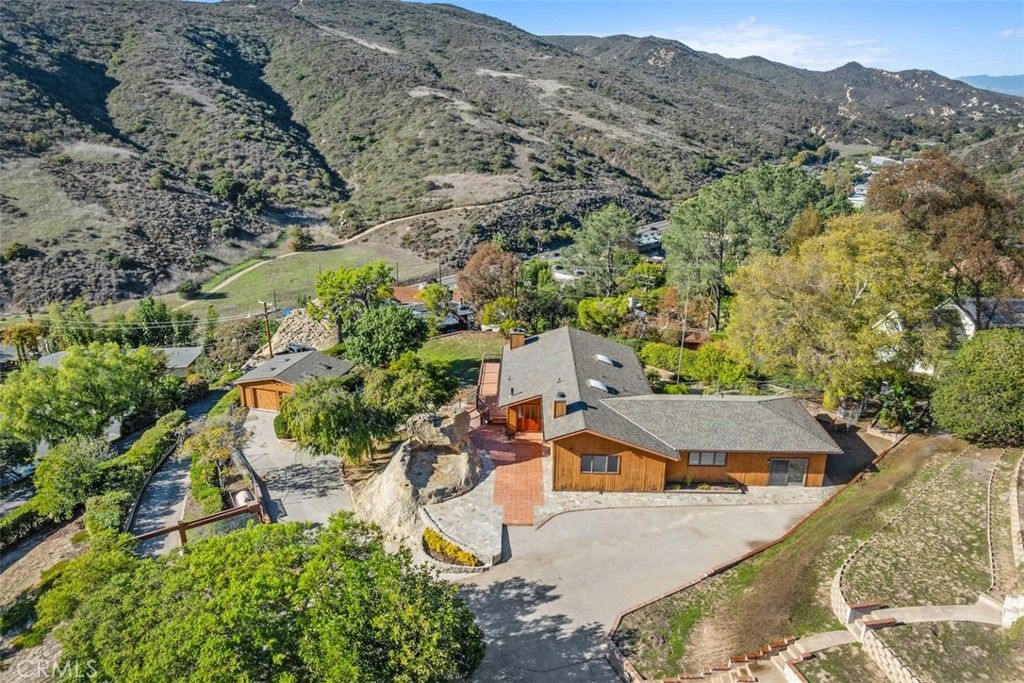 Photo of 4 Castle Rock Way, Laguna Beach, CA 92651 (MLS # OC25252023)