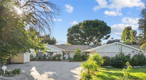 Photo of 9453 Shoshone Ave Ave, Northridge, CA 91325 (MLS # SR25253887)