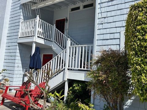 300 1/2 Apolena Avenue Newport Beach CA 92662