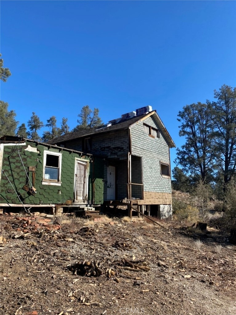 VACANT LAND IN FRAZIER PARK, CURRENTLY HAS A DWELLING ON THE PROPERTY THAT MUST BE TORN DORN ACCORDING TO COUNTY.