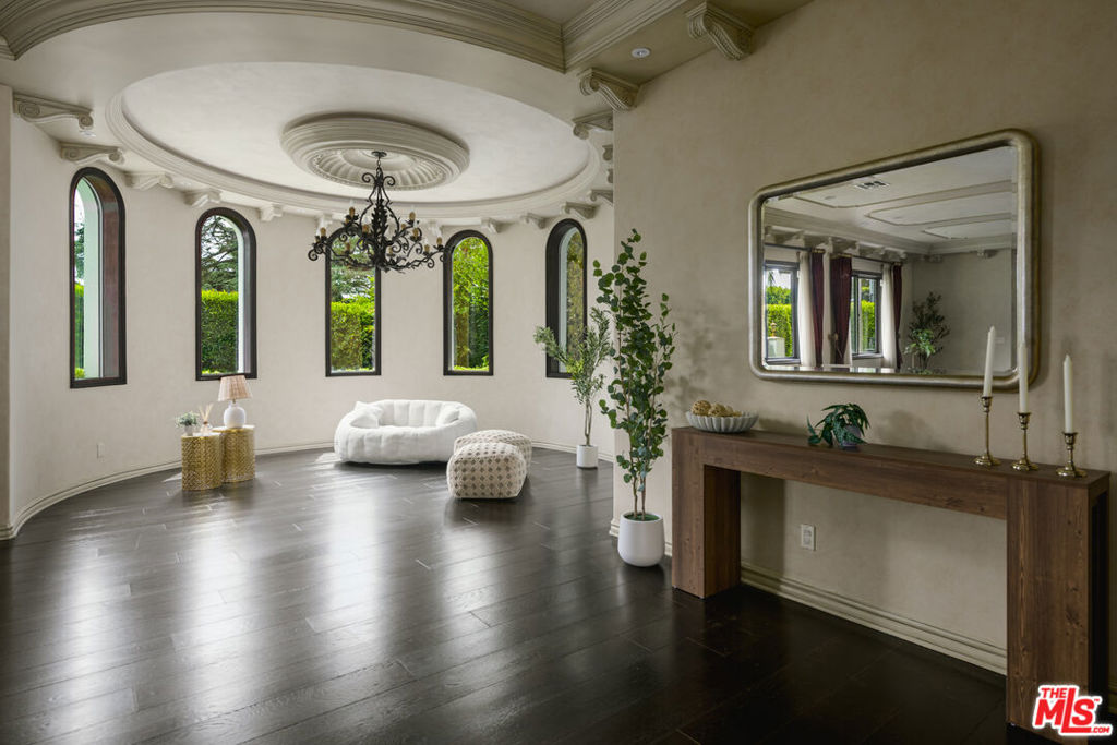 4705 Los Feliz Boulevard