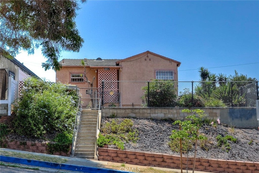 3905 Marine View AVE