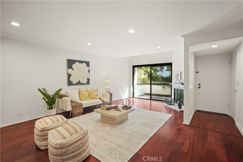 Photo of 21620 Burbank Blvd #22, Woodland Hills, CA 91367 (MLS # SR25225835)