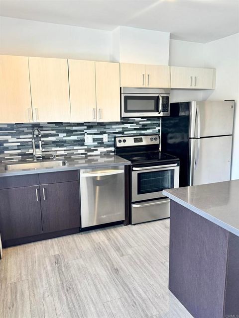 7224 Hillside Avenue 32 Hollywood CA 90046