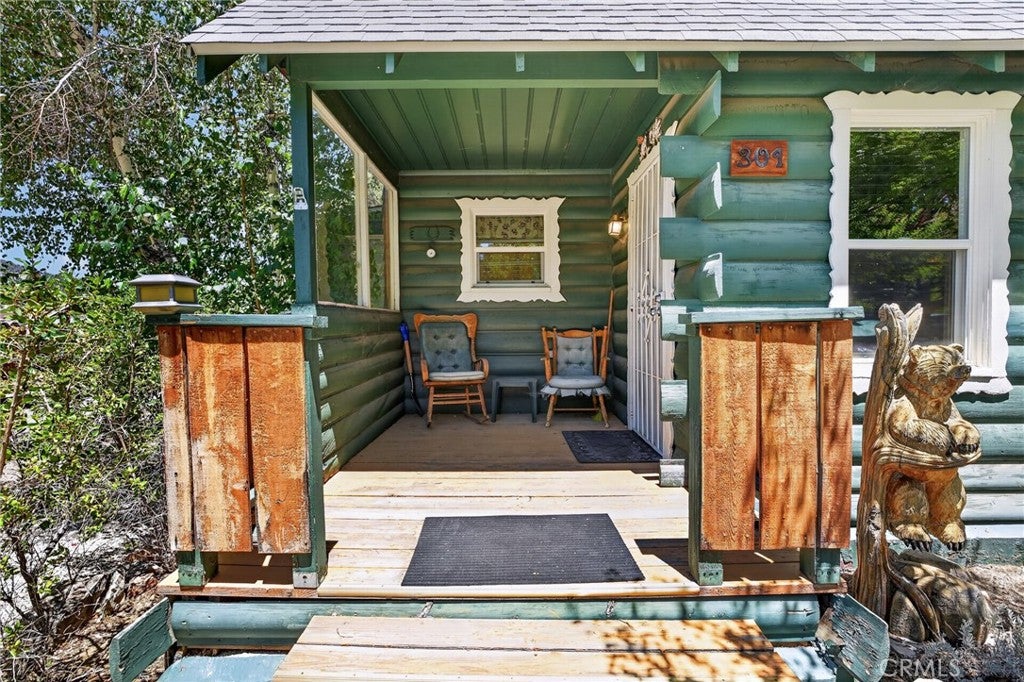 301 E Mountain View