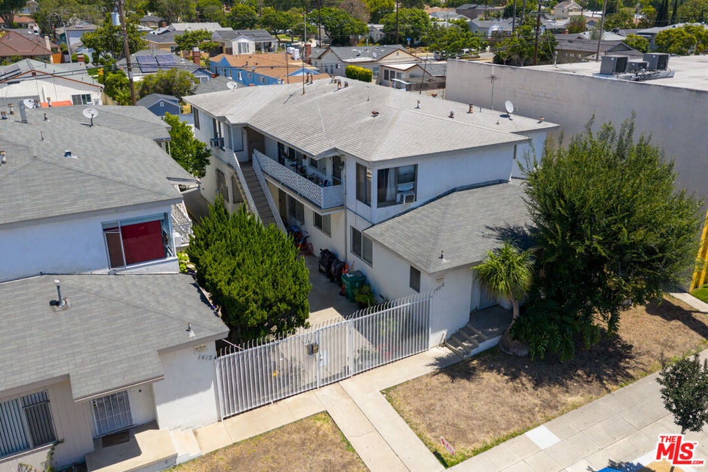 1412 Centinela Avenue