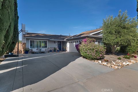 Photo of 29353 Hillrise, Agoura Hills, CA 91301 (MLS # SR26074680)