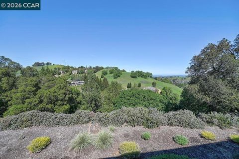 Photo of 3136 Ptarmigan Dr #5, Walnut Creek, CA 94595 (MLS # 41139884)