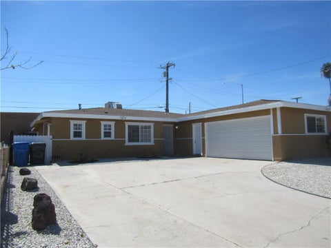 Photo of 904 Las Amigas Drive, Barstow, CA 92311 (MLS # HD26210393)