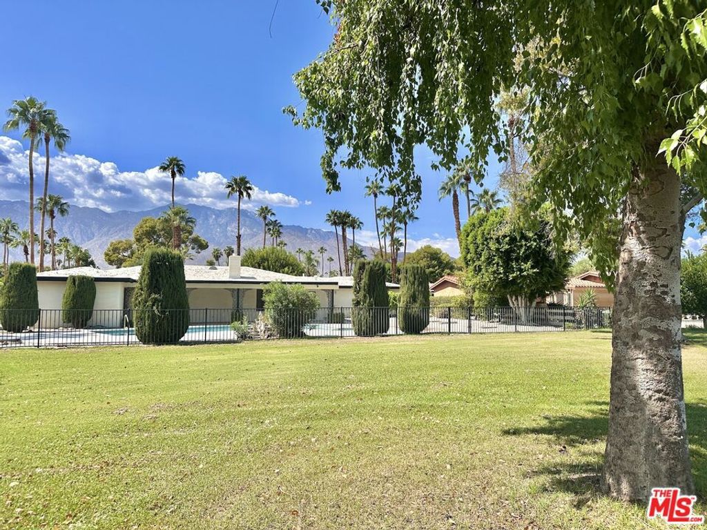Photo of 2176 S Bobolink Lane, Palm Springs, CA 92264 (MLS # 25595295)