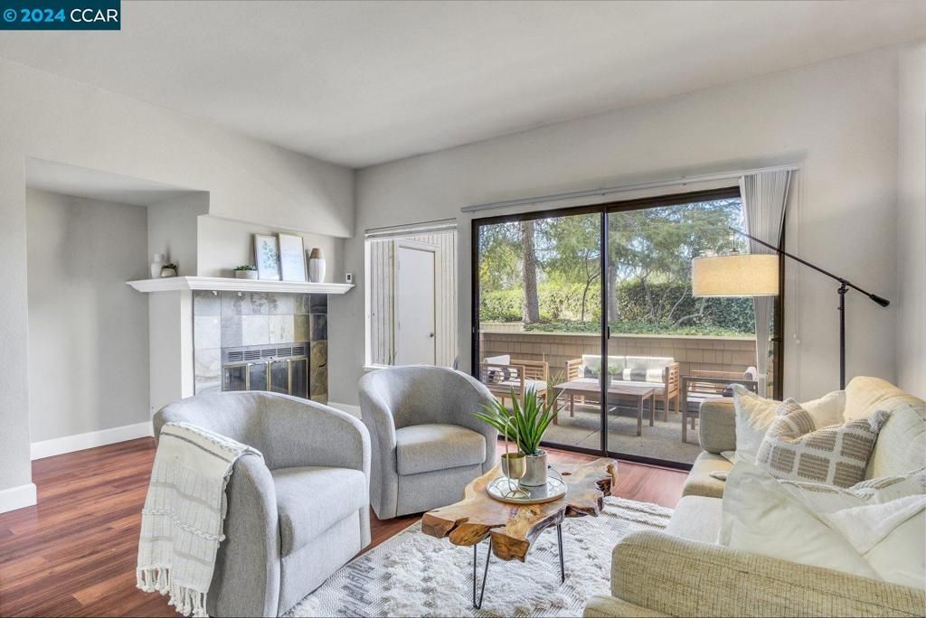 listing image 130722618421651244324