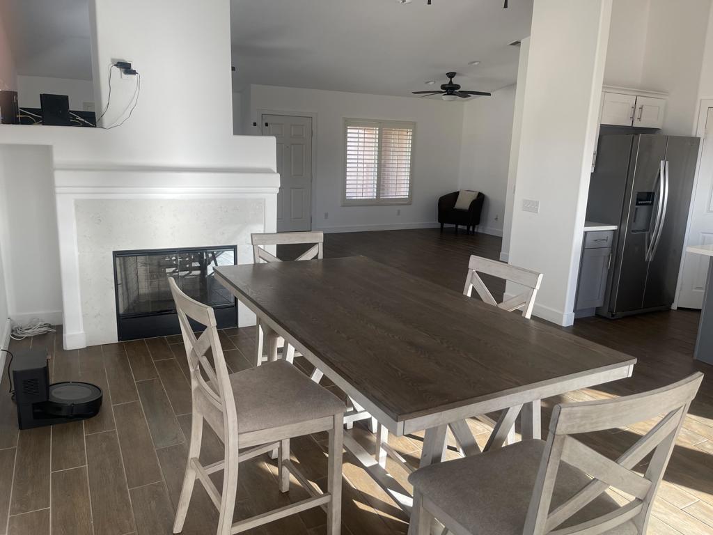 81258 Avenida Esmeralda