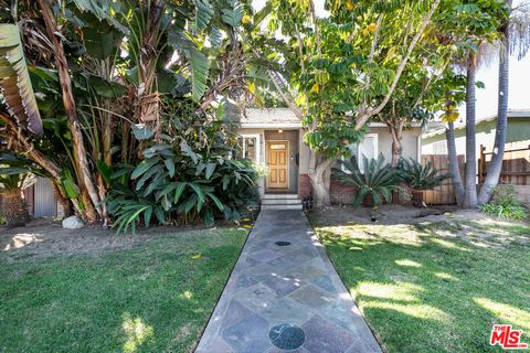 Photo of 2511 Butler Avenue, Los Angeles, CA 90064 (MLS # 25591217) Photo of 2511 Butler Avenue, Los Angeles, CA 90064 (MLS # 25591217)