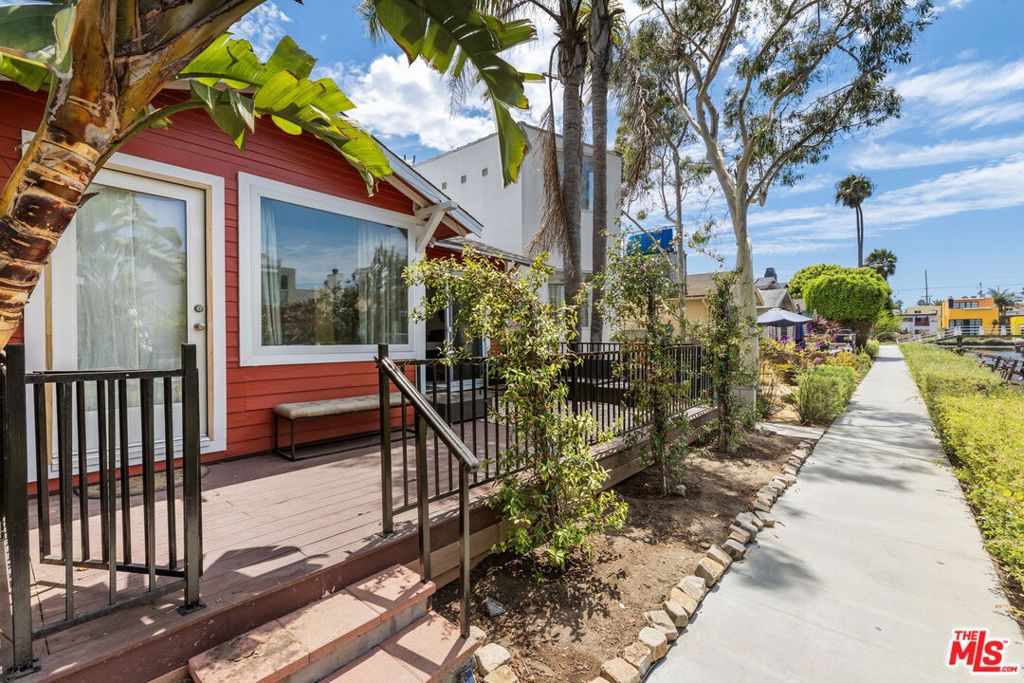 232 Howland Canal, Venice CA 90291